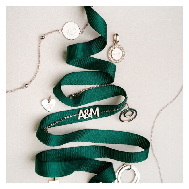 Říká se, že Vánoce jsou o radosti a o tom, být spolu … třpytivý dárek radost zajistí na 100 % 🎁 a že jste spolu, vám bude...